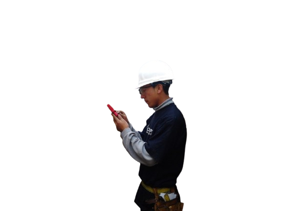 Persona indicando métodos de pago