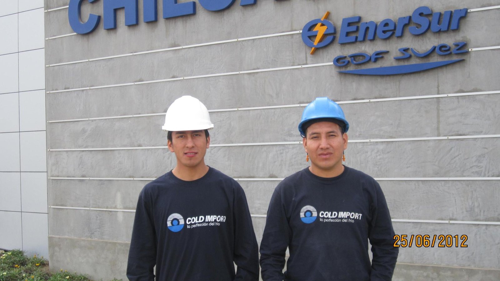 mujeres comiendo pizza
